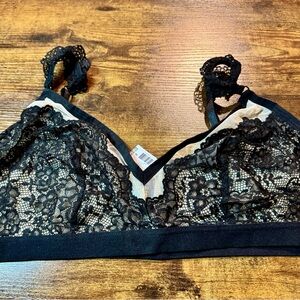 NWT Torrid Size 2 Black and Cream Lace Bralette - Coquette- Romantic